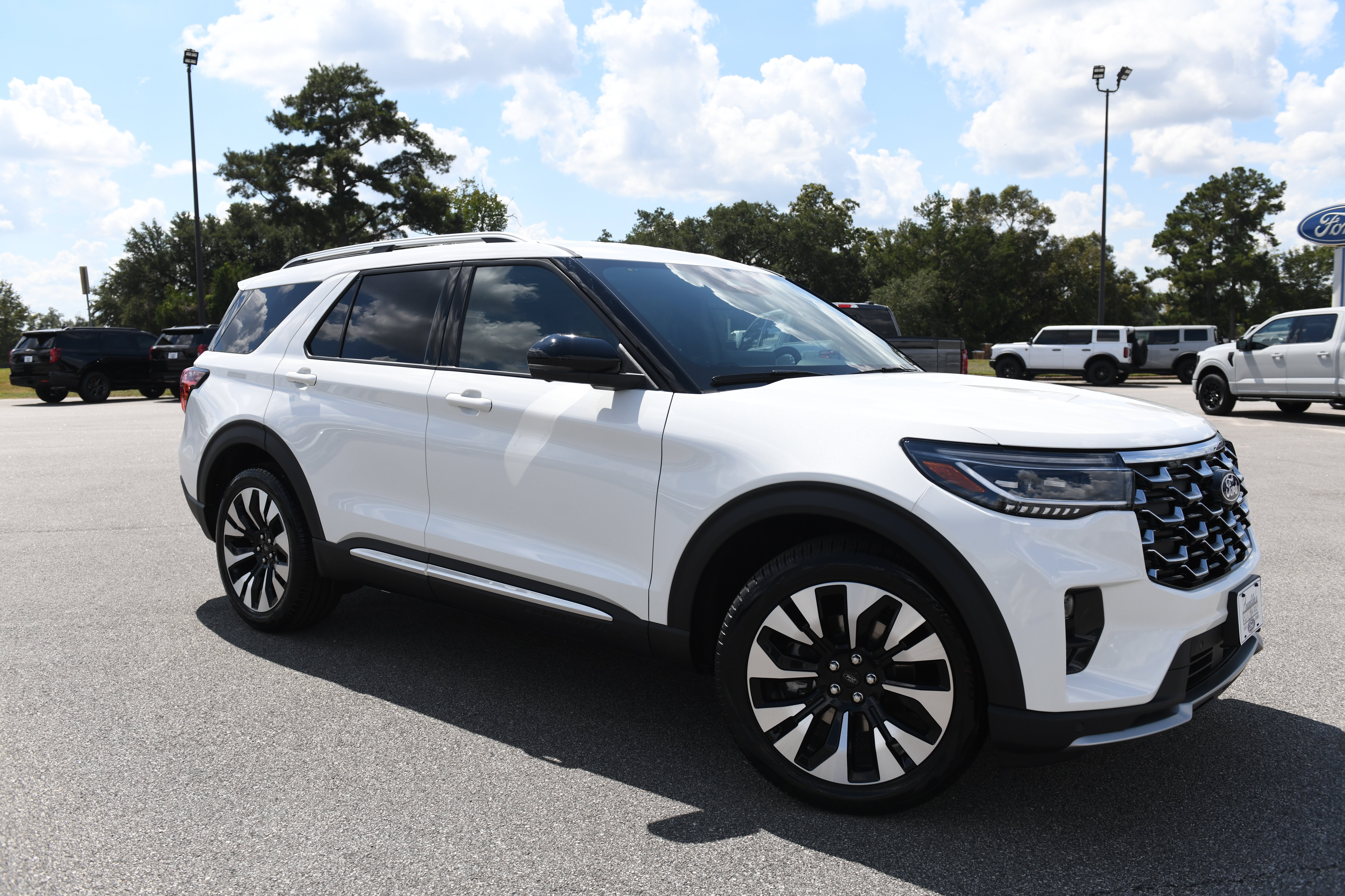 New 2027 Ford Explorer Platinum RWD image 1