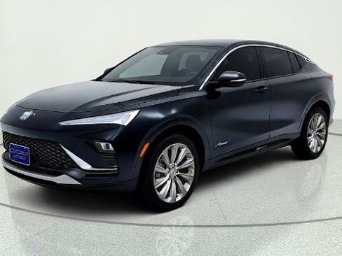 Used 2025 Buick Envista Avenir FWD image 3