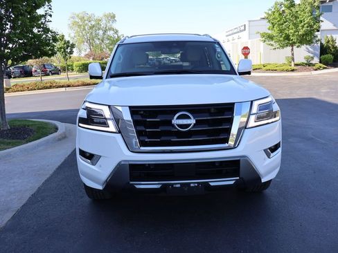 Used 2024 Nissan Armada SL w/ Captain's Chairs Package AWD/4WD image 3