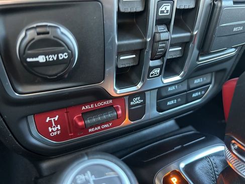 New 2026 Jeep Gladiator Mojave w/ Technology Group image 28