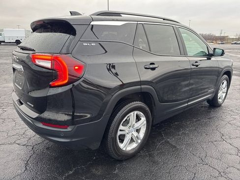 Used 2022 GMC Terrain SLE w/ Driver Convenience Package image 4