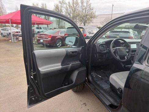 Used 2016 Toyota Tacoma SR w/ Towing Package image 9