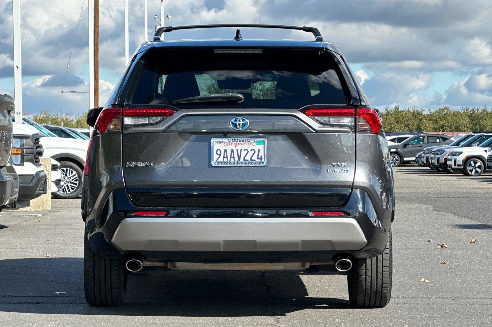 Used 2022 Toyota RAV4 XSE AWD/4WD image 4