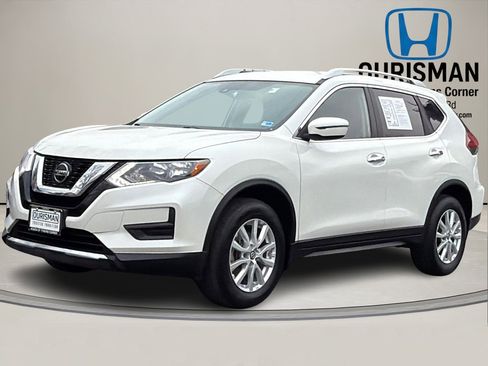 Used 2019 Nissan Rogue SV image 2
