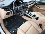 Certified 2024 Porsche Macan image 4