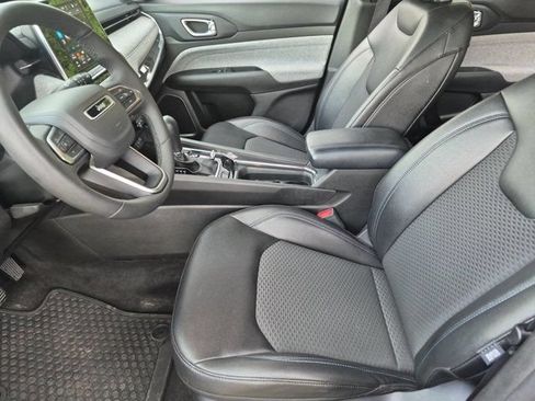 Used 2025 Jeep Compass Latitude w/ Sun & Sound Group AWD/4WD image 24