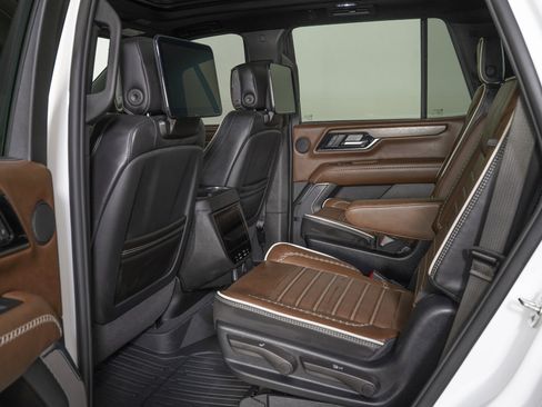 Used 2026 GMC Yukon Denali Ultimate w/ LPO, Floor Liner Package image 16