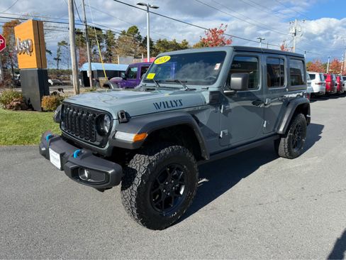 Used 2024 Jeep Wrangler Willys image 4