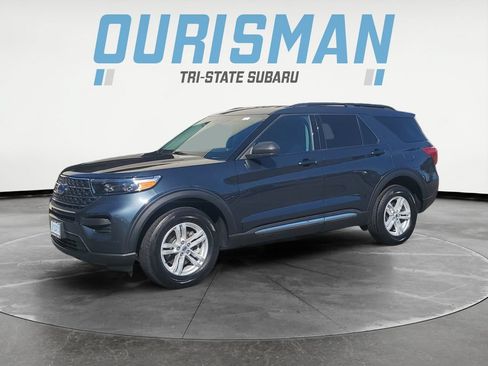 Used 2023 Ford Explorer XLT AWD/4WD image 2