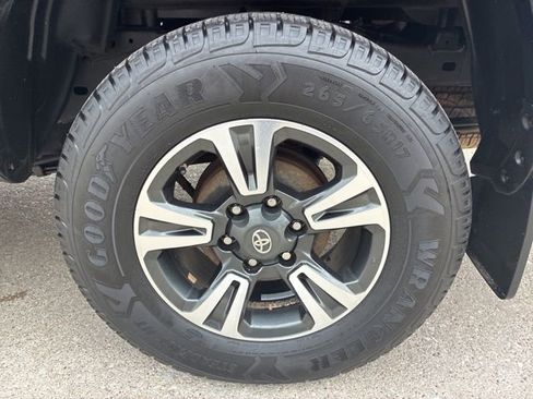 Used 2019 Toyota Tacoma TRD Sport image 13