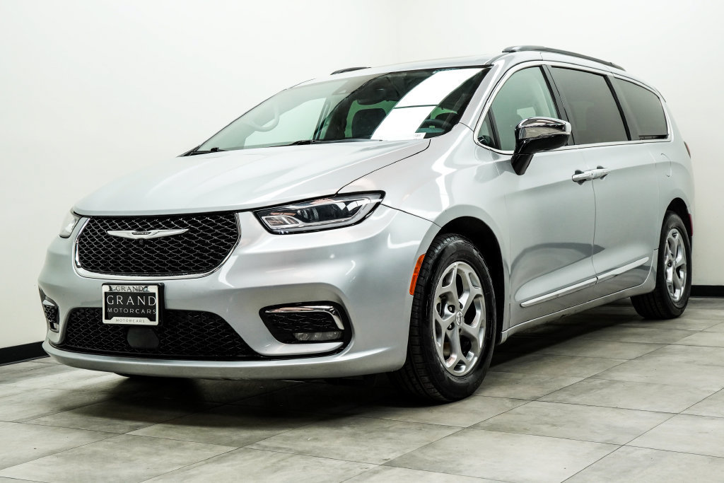 Used 2023 Chrysler Pacifica Limited FWD image 9