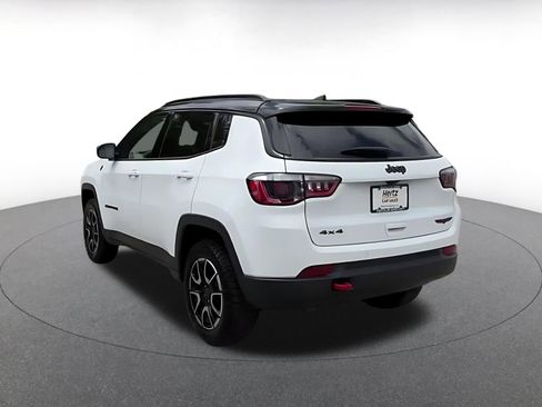 Used 2025 Jeep Compass Trailhawk AWD/4WD image 11