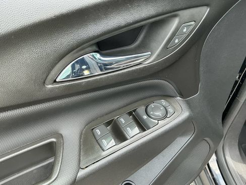 Used 2023 Chevrolet Equinox RS FWD image 16
