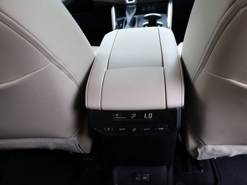 Used 2023 Toyota Highlander XLE image 24
