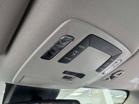 Used 2026 Toyota Sienna LE FWD image 27