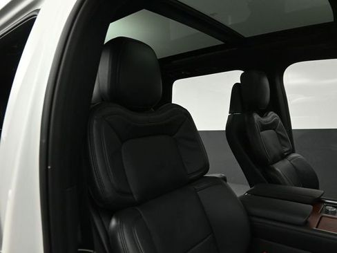 Used 2024 Lincoln Navigator Reserve image 33