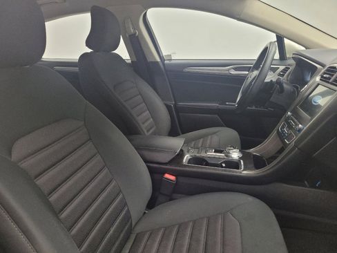 Used 2018 Ford Fusion SE w/ Fusion SE Technology Package FWD image 21