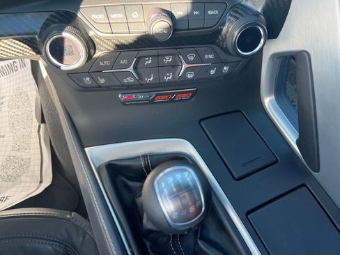 Used 2015 Chevrolet Corvette Z06 w/ 3LZ Preferred Equipment Group image 15