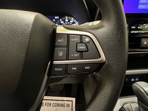 Used 2023 Toyota Highlander L image 22