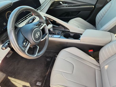 Used 2024 Hyundai Elantra Limited FWD image 13