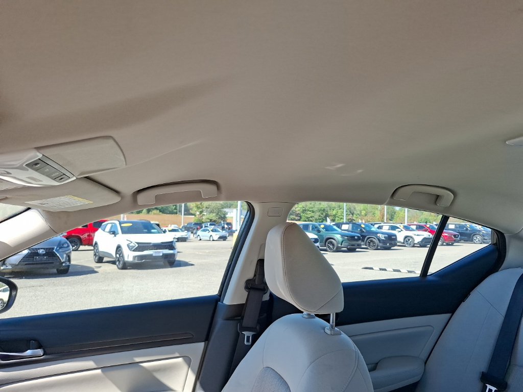 Used 2024 Nissan Altima 2.5 SV FWD image 14