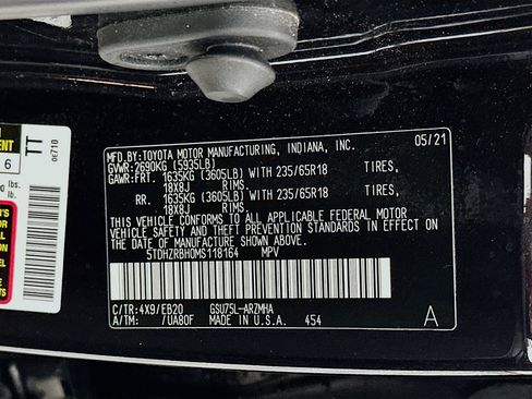 Used 2021 Toyota Highlander XLE AWD/4WD image 12