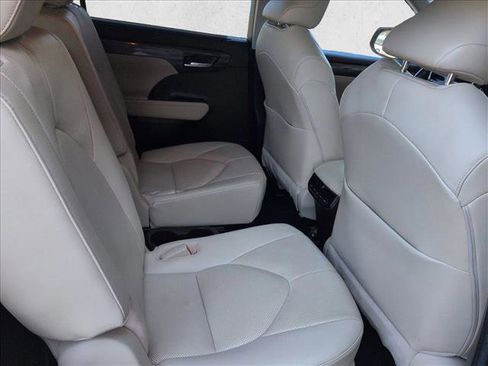 Used 2020 Toyota Highlander Limited image 21