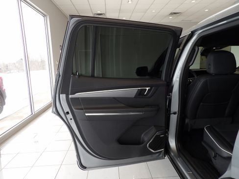 Used 2025 Buick Enclave Preferred image 19