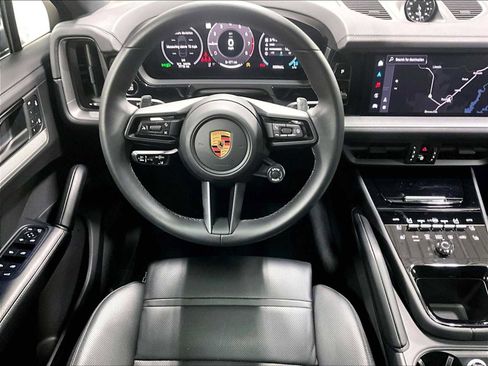Used 2025 Porsche Cayenne Coupe image 16