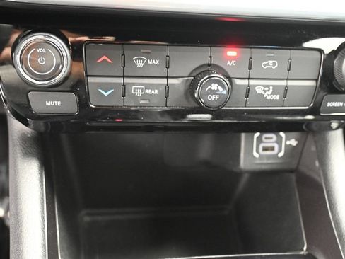 Used 2024 Jeep Compass Latitude AWD/4WD image 31