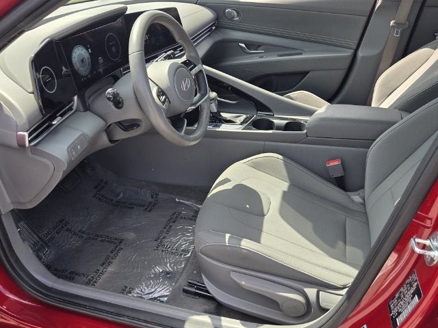 Used 2025 Hyundai Elantra SEL FWD image 18