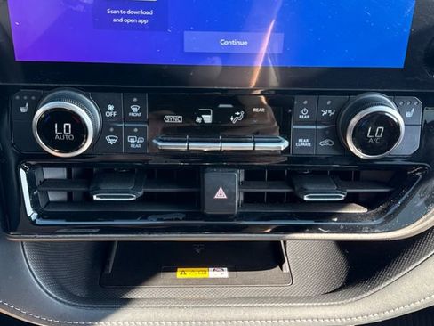 Used 2023 Toyota Highlander XLE image 32