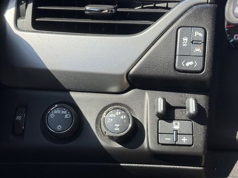 Used 2016 Chevrolet Suburban LT image 17