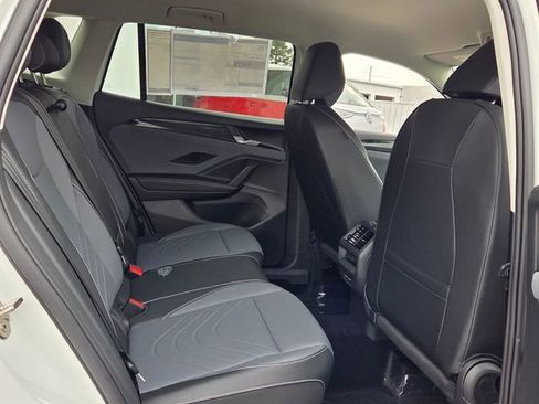 New 2026 Volkswagen Tiguan SE image 17