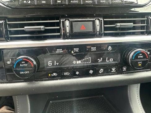 Used 2025 Nissan Pathfinder SL AWD/4WD image 20