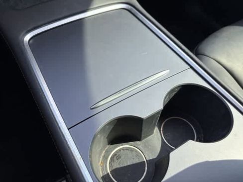 Used 2022 Tesla Model Y Performance image 17