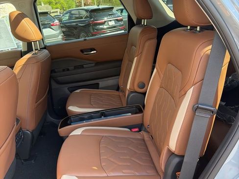 New 2026 Nissan Pathfinder Platinum AWD/4WD image 18