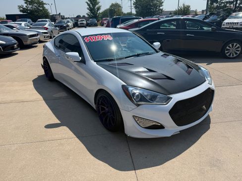 Used 2015 Hyundai Genesis 3.8 RWD image 3