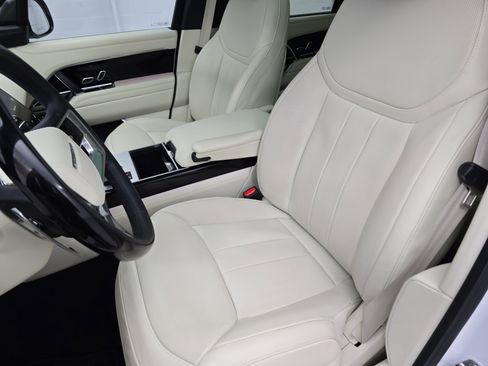 Used 2025 Land Rover Range Rover Long Wheelbase SE image 16