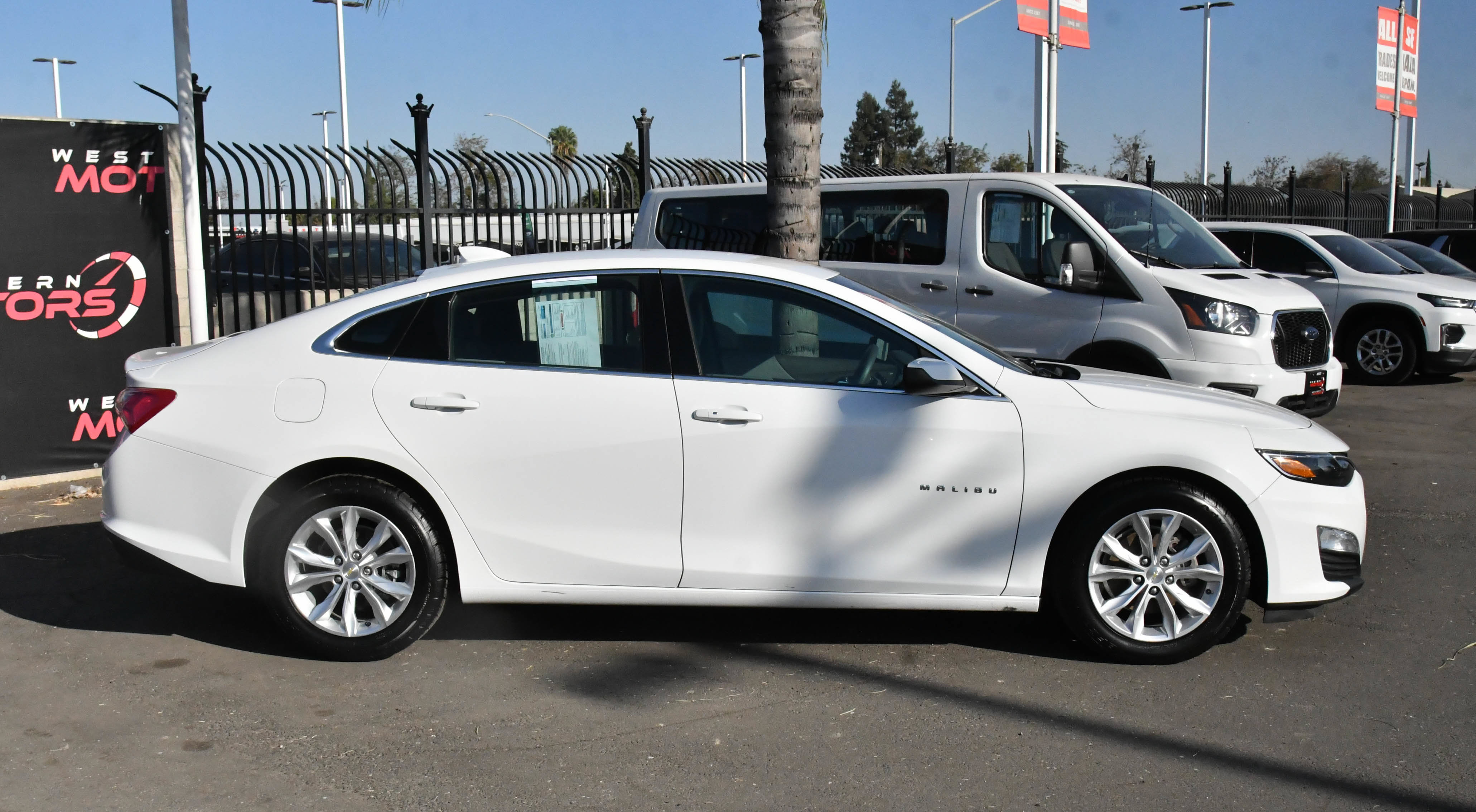 Used 2021 Chevrolet Malibu LT FWD image 9