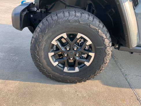 Used 2025 Jeep Wrangler Unlimited Rubicon 4xe w/ Safety Group AWD/4WD image 29