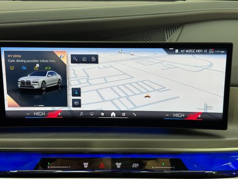 Used 2023 BMW i7 xDrive60 image 21