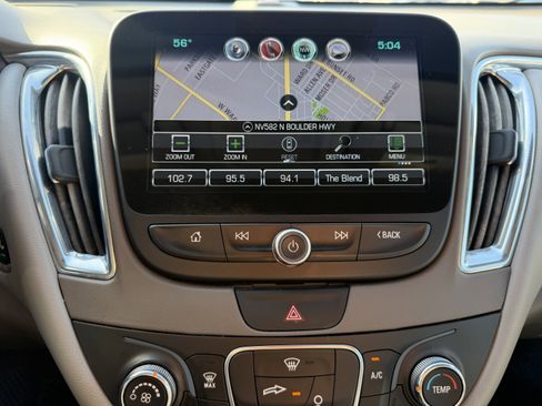 Used 2017 Chevrolet Malibu LT w/ Leather Package FWD image 16