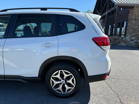 Used 2021 Subaru Forester Premium image 40