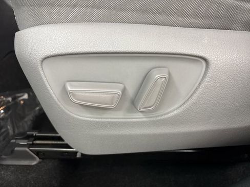 Used 2023 Toyota Highlander L image 4