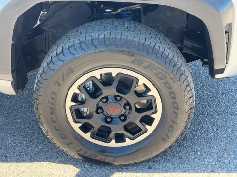 Used 2024 Toyota Tacoma TRD Off-Road image 8