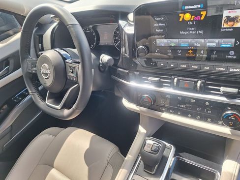 Used 2025 Nissan Pathfinder SL FWD image 33