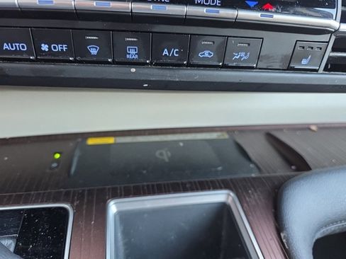 Used 2022 Toyota Sienna XLE image 24