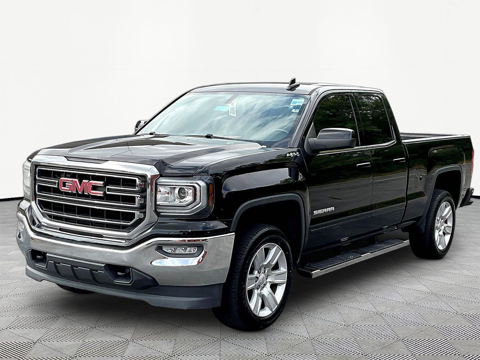 Used 2018 GMC Sierra 1500 SLE w/ SLE Value Package AWD/4WD image 1