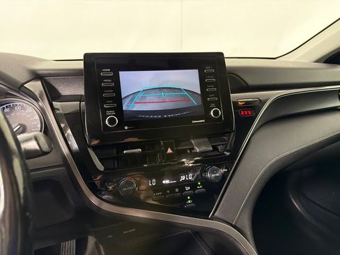 Used 2022 Toyota Camry SE FWD image 16